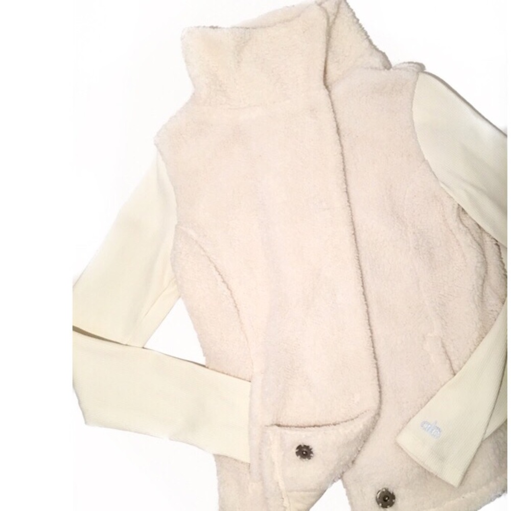 Alo Yoga White Button Coat Faux Fur Vest w Sleeves